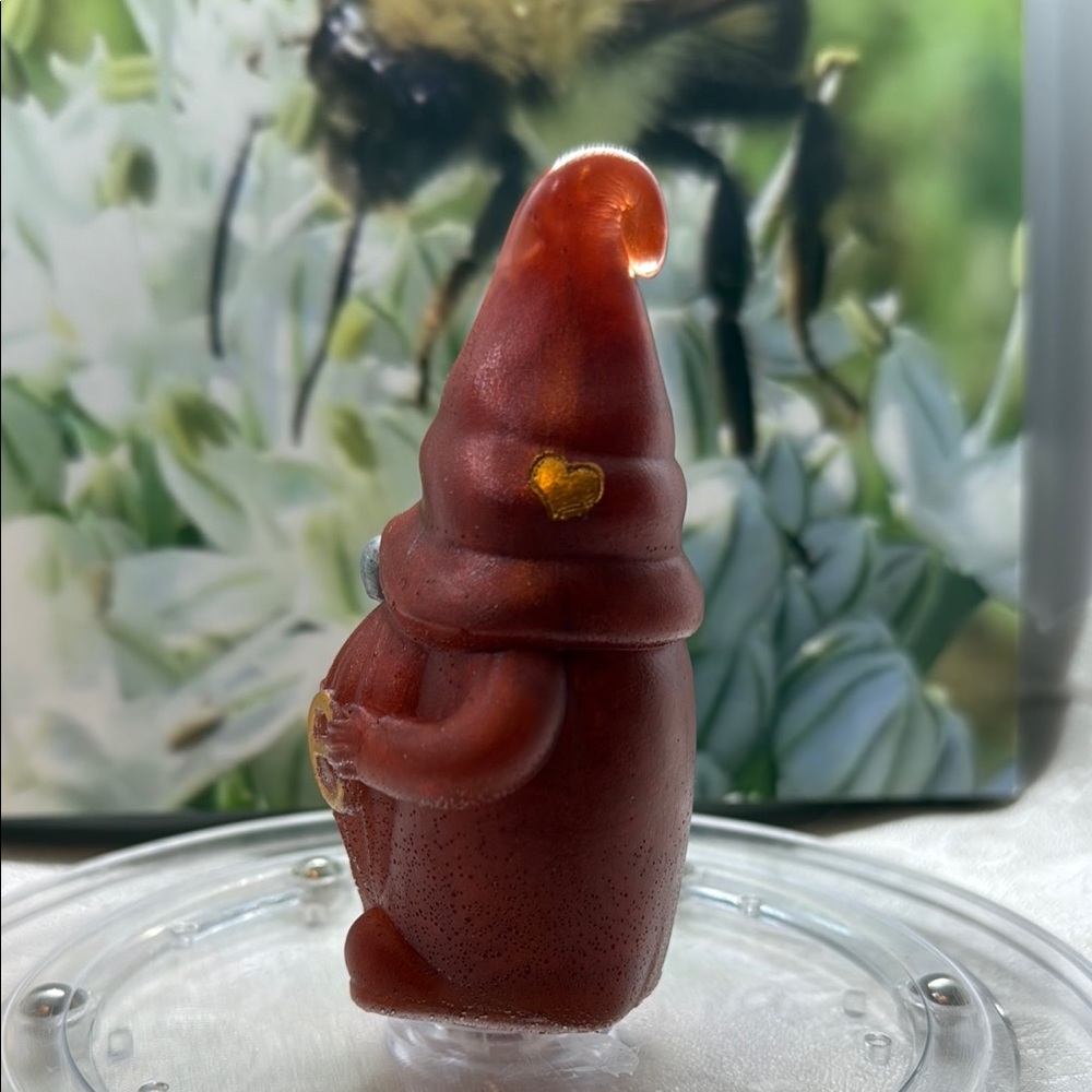 Unique Resin Love Gnome Figurine - Red and Gold - Picture 6 of 9